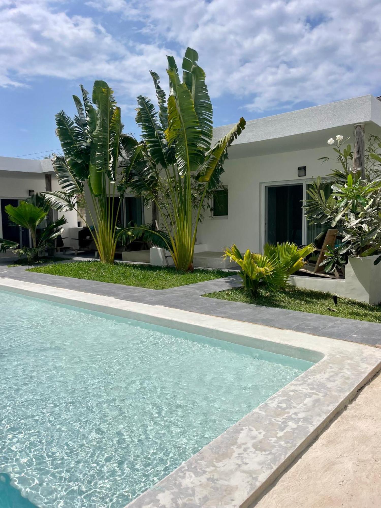 La Base Hotel 吉汶瓦 外观 照片
