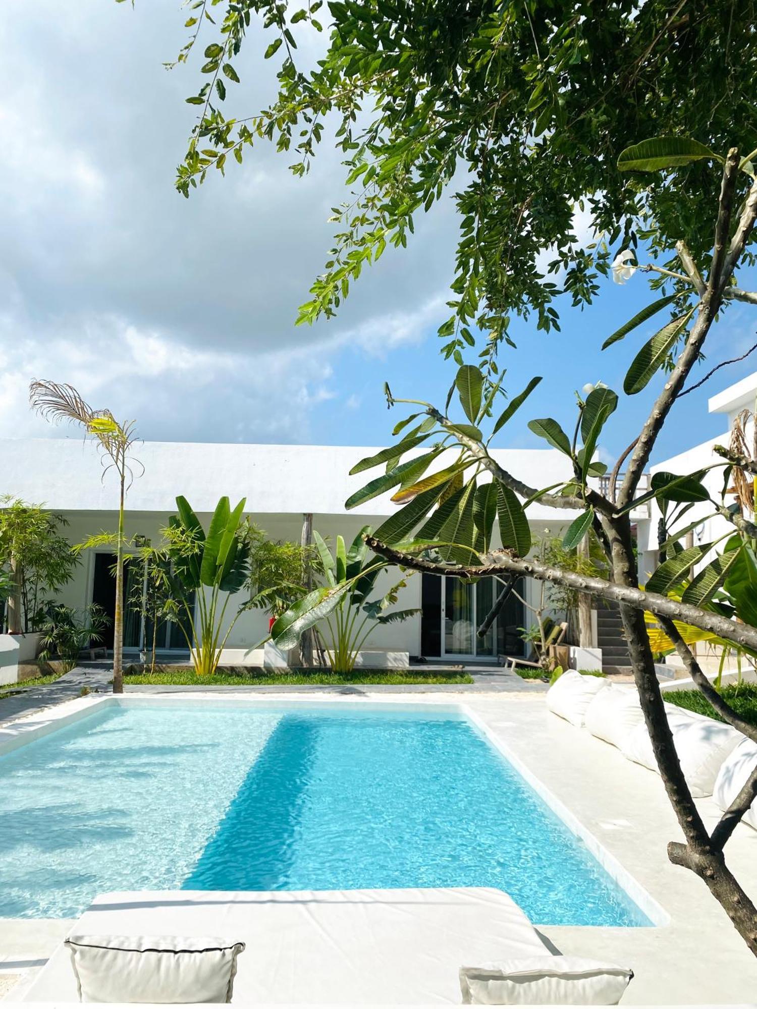 La Base Hotel 吉汶瓦 外观 照片