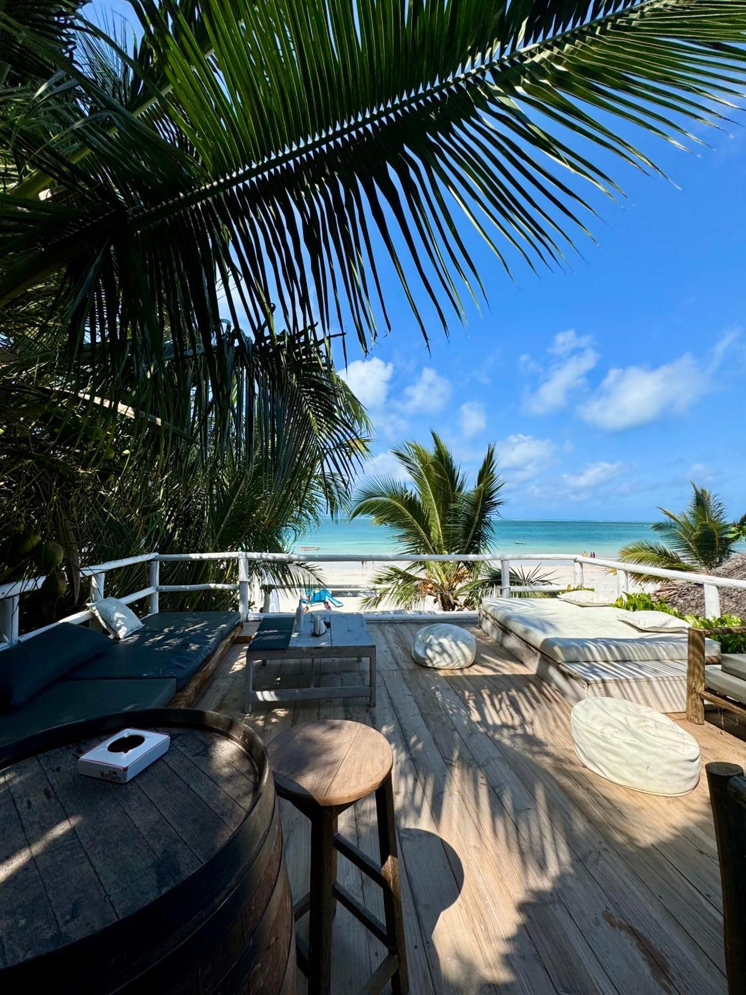 La Base Hotel 吉汶瓦 外观 照片