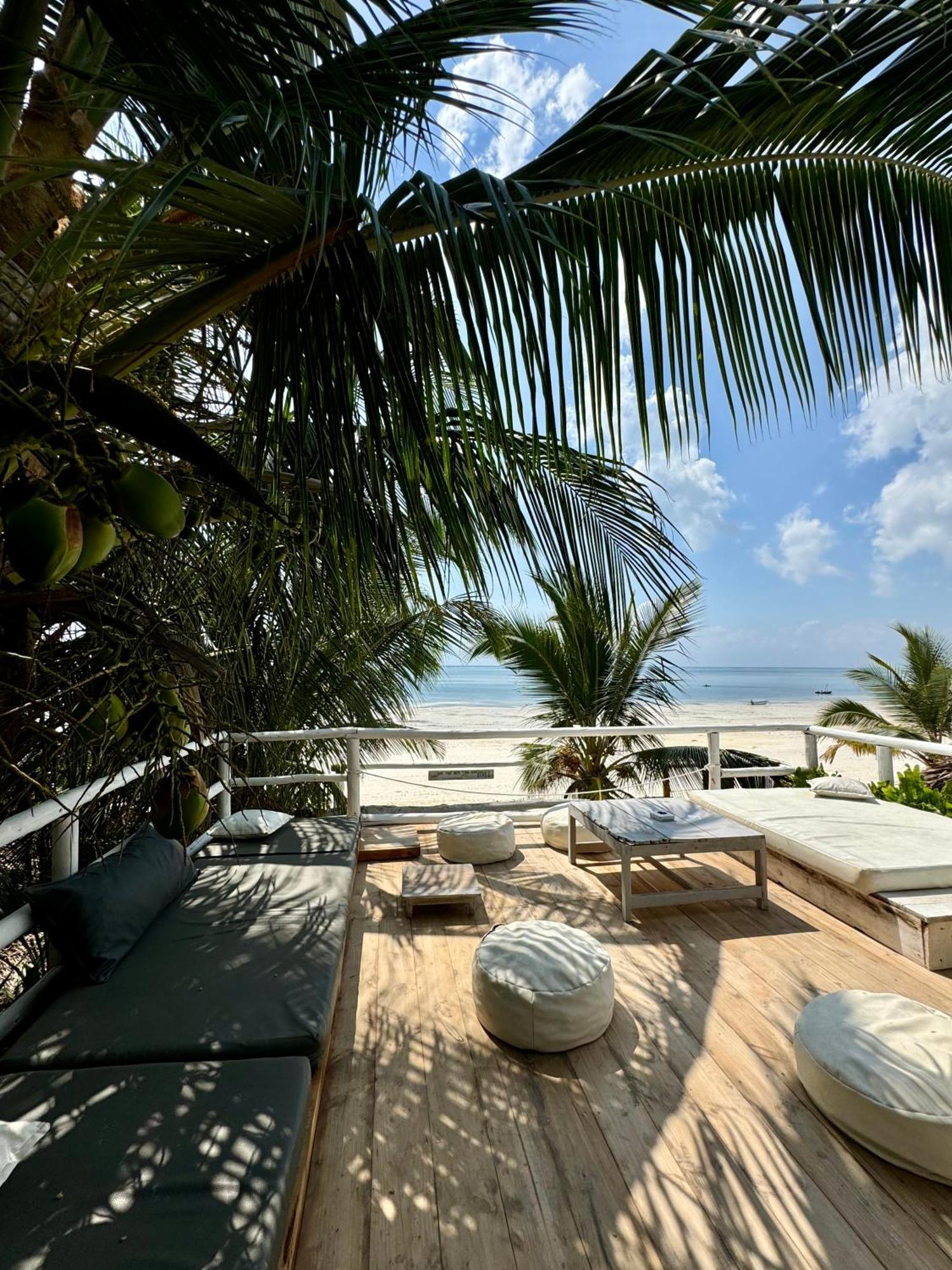 La Base Hotel 吉汶瓦 外观 照片