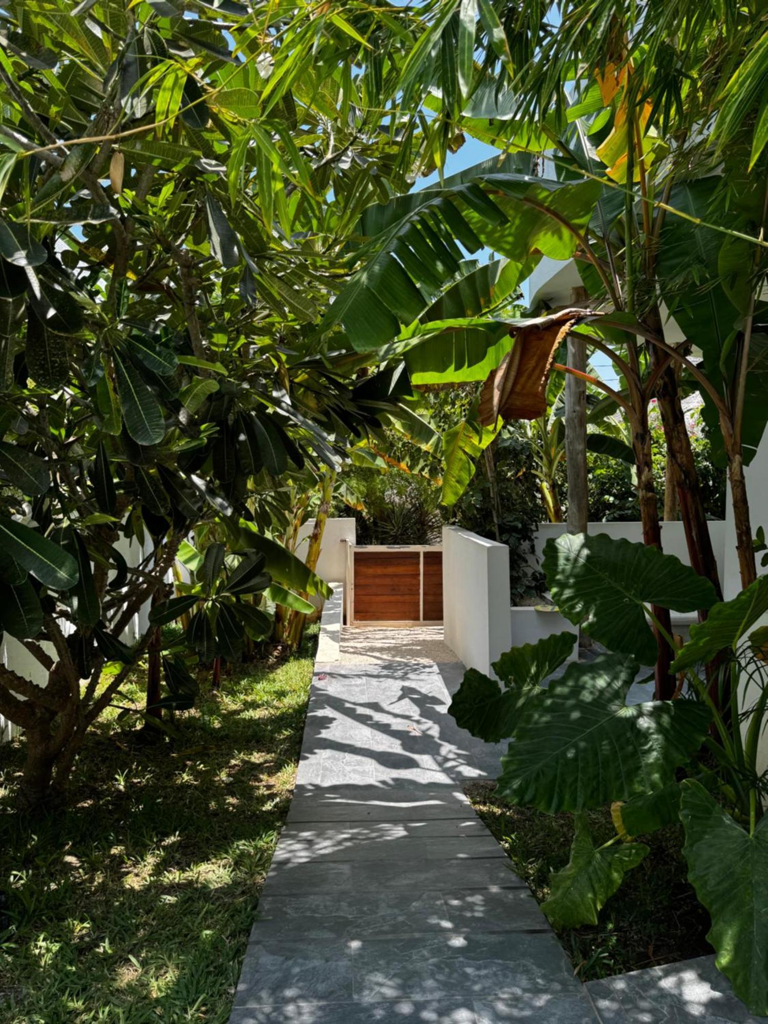 La Base Hotel 吉汶瓦 外观 照片