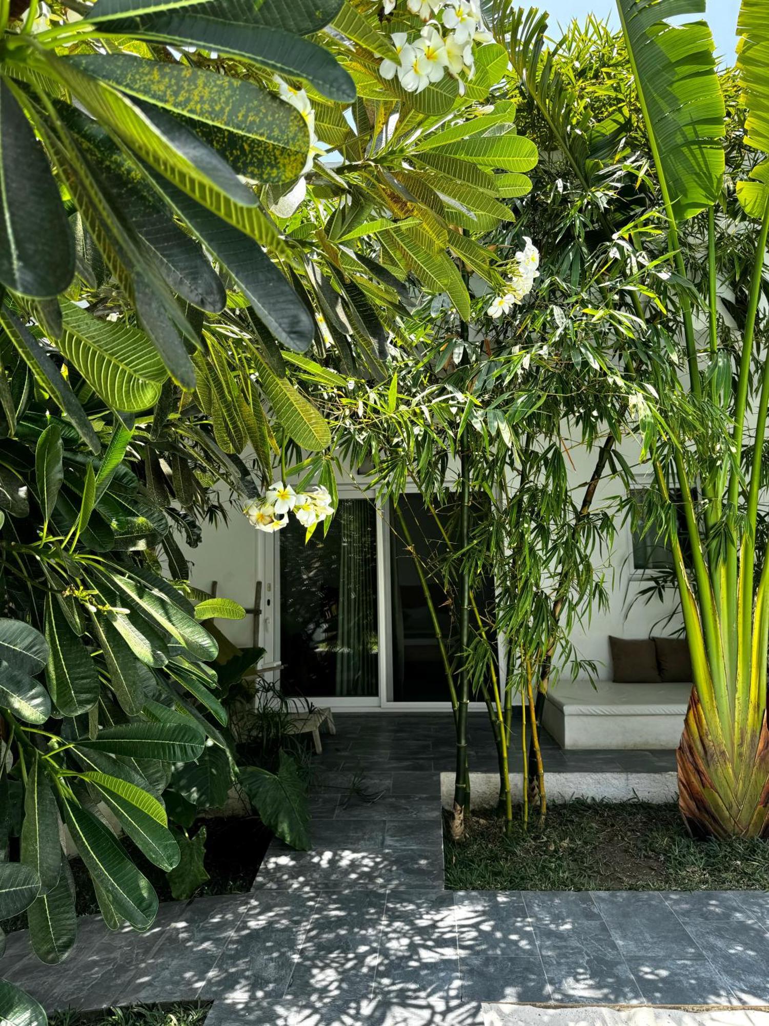 La Base Hotel 吉汶瓦 外观 照片