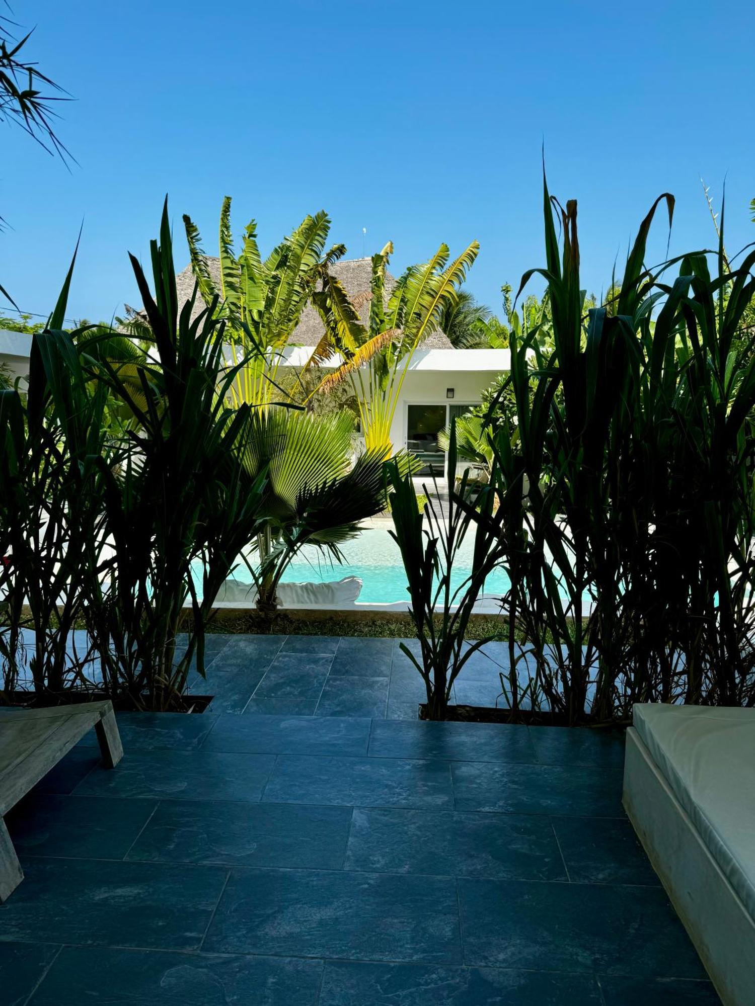 La Base Hotel 吉汶瓦 外观 照片