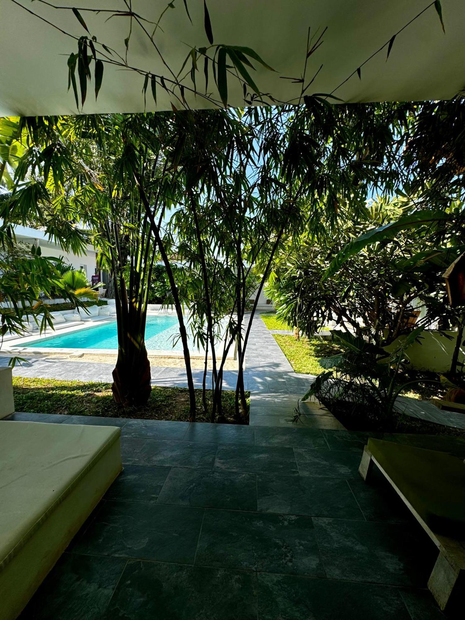 La Base Hotel 吉汶瓦 外观 照片