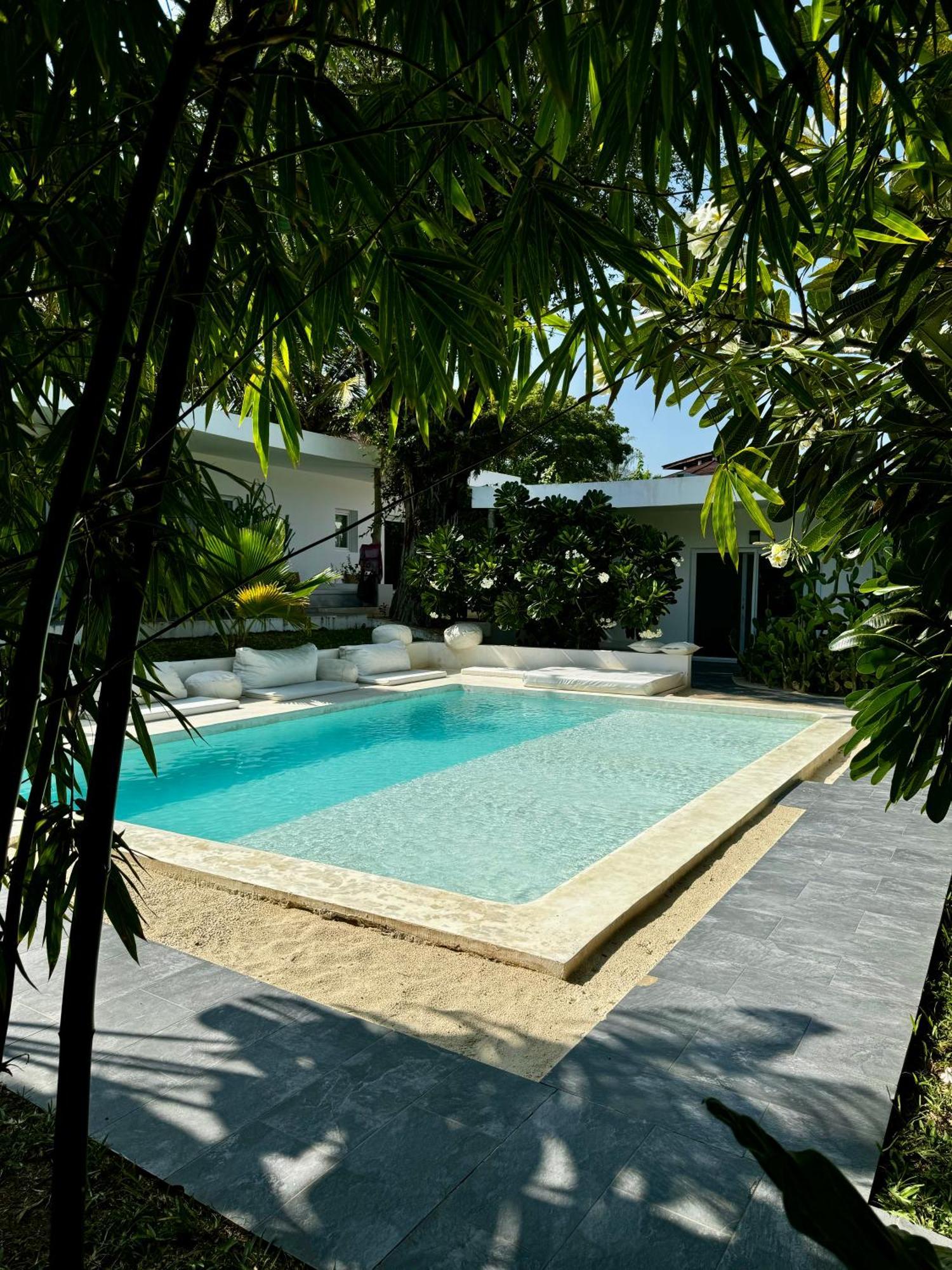 La Base Hotel 吉汶瓦 外观 照片