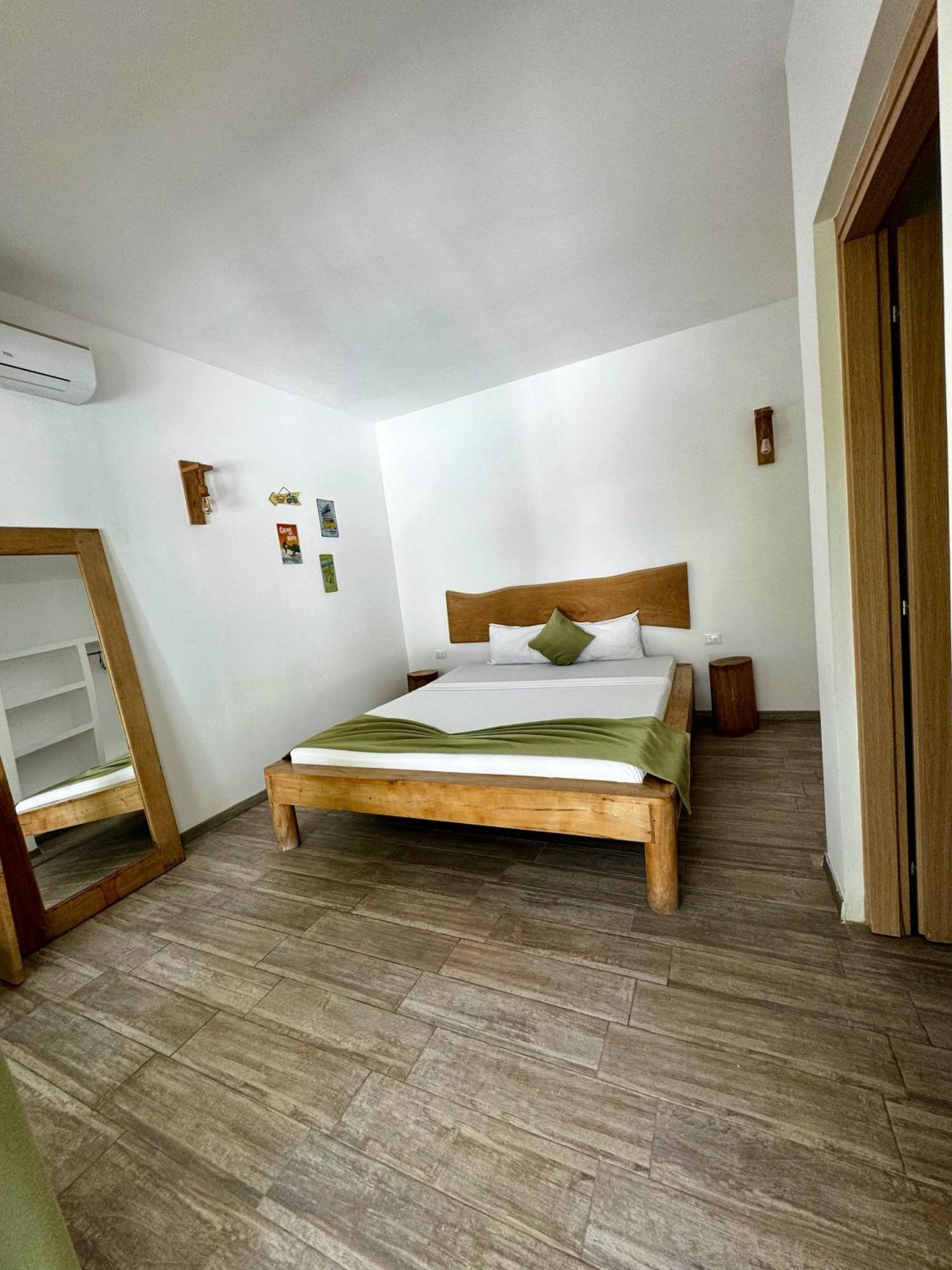 La Base Hotel 吉汶瓦 外观 照片