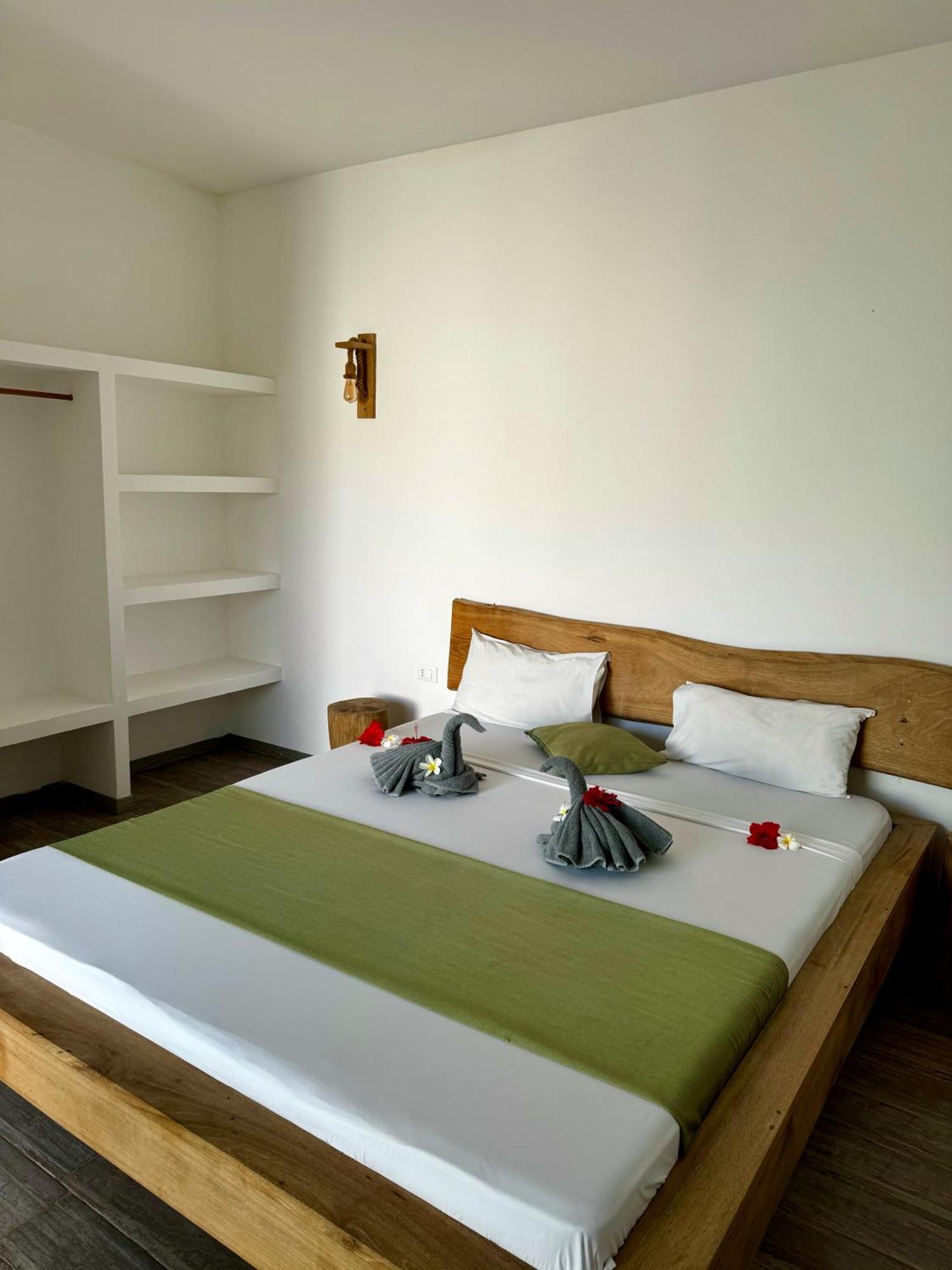 La Base Hotel 吉汶瓦 外观 照片
